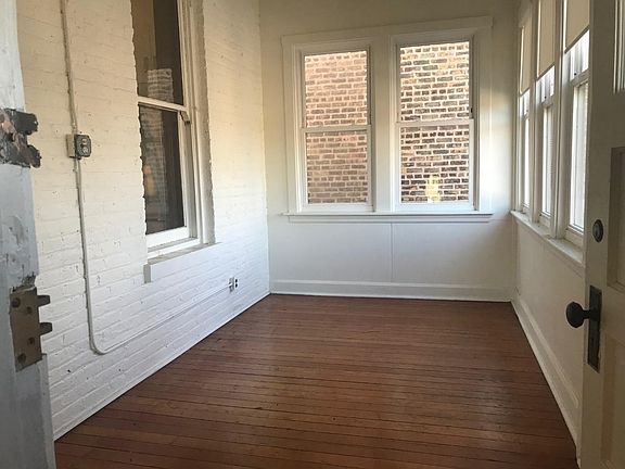 5th image of 2708 N Whipple St #3