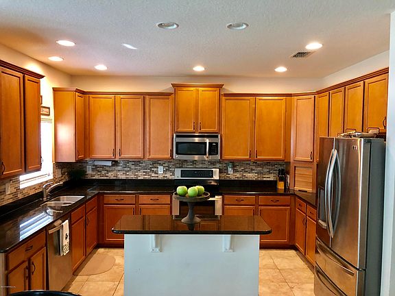 3rd image of 320 W Adelaide Dr