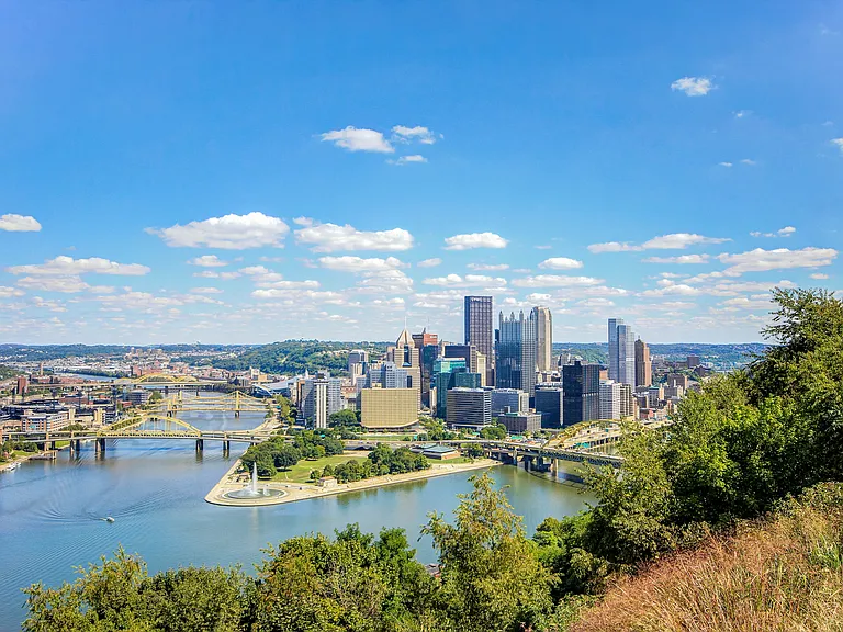 At Grandview Pointe, the only thing we overlook is the city!