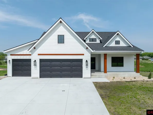 26 N Pointe Ct N, Mankato, MN 56003