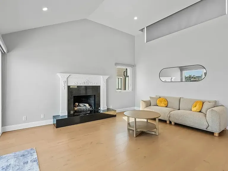 16742 Intrepid Ln — Photo 16