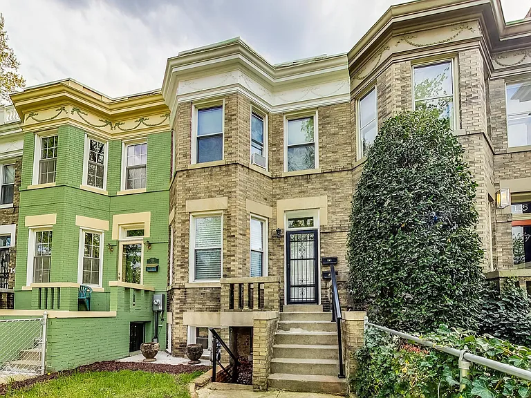 137 R St NE — Photo 2