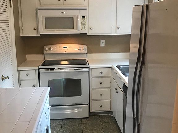 Glass Top Self-Clean Oven, Microwave, Energy Efficient W/D,