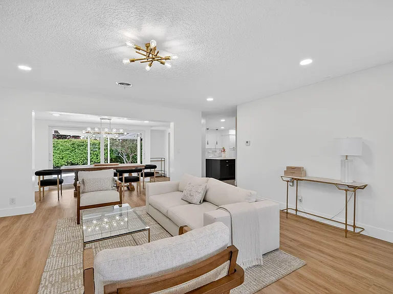 1221 Singer Dr — Photo 9