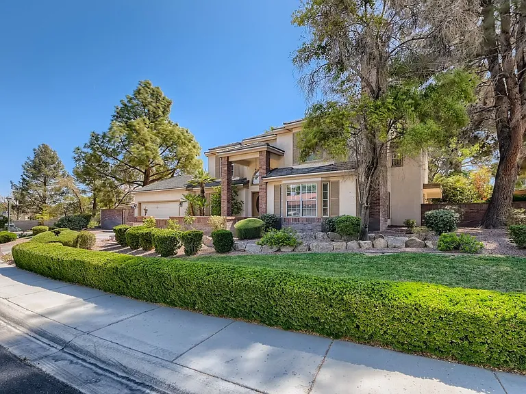 38 Hummingbird Ln — Photo 2