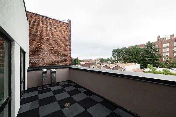 Rented by Twin Group | media 24