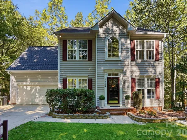 2100 Pineapple Ct, Matthews, NC 28105
