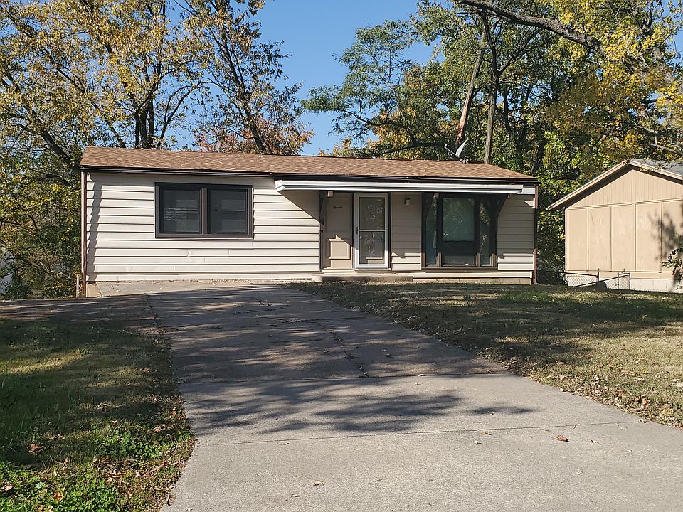 Front View of the home.
