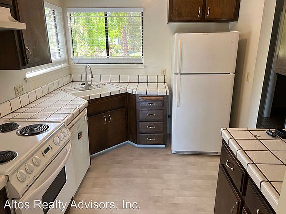 5th image of 279 Leslie Ct #2