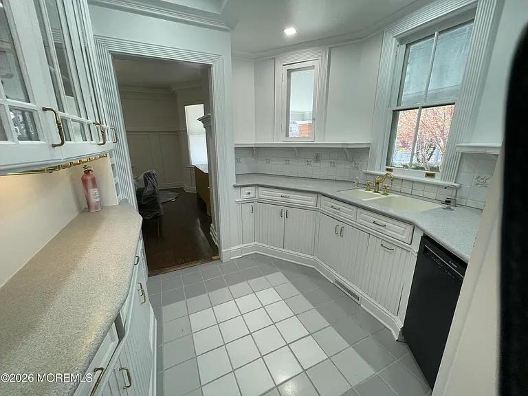 211 Cedar Ave — Photo 10
