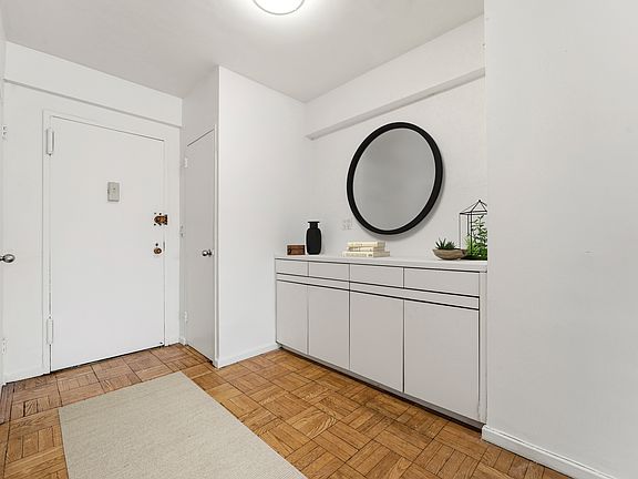 4th image of 333 E 46th St APT 10A
