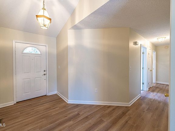 4th image of 113 Beechwood Ct