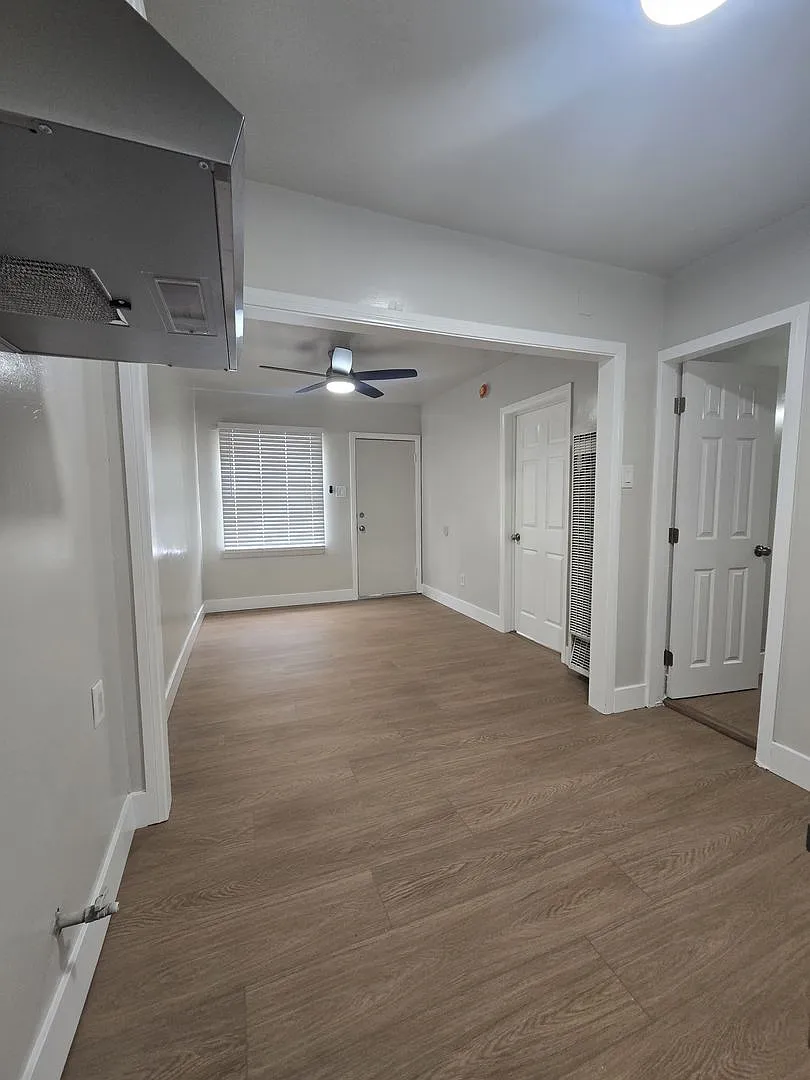 10965 S Figueroa St — Photo 3