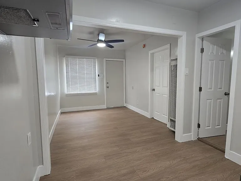 10965 S Figueroa St #10 — Photo 3