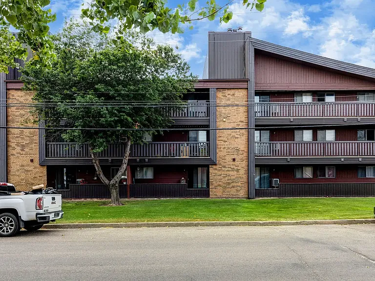 640 Robert St E — Photo 25