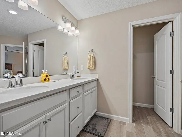 12647 Josslyn Ln — Photo 11