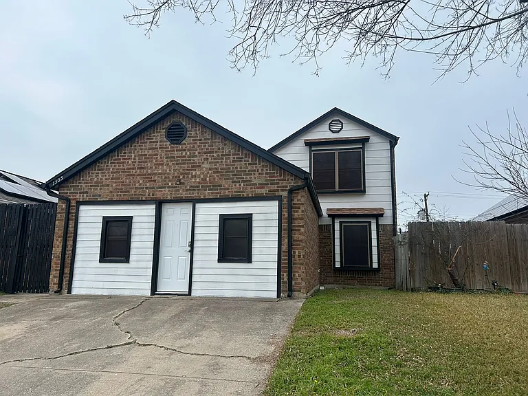 1305 White Lake Dr — Photo 1