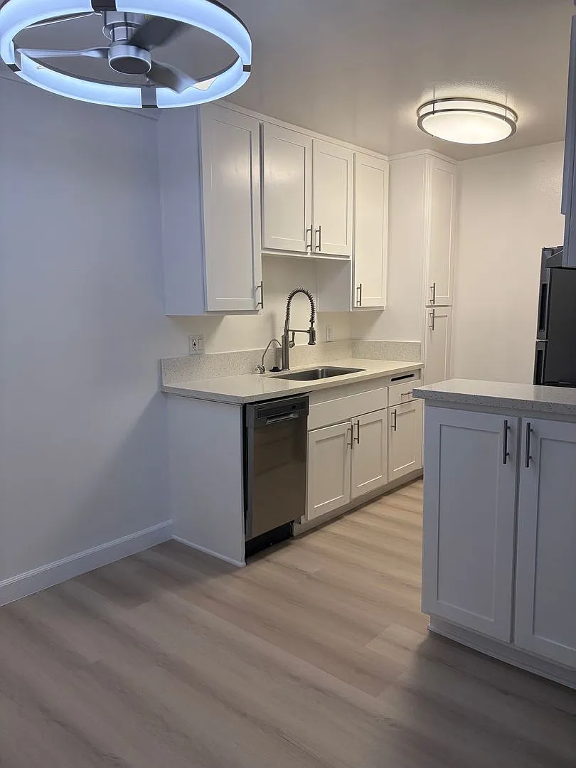 433 Pioneer Drive — Photo 3