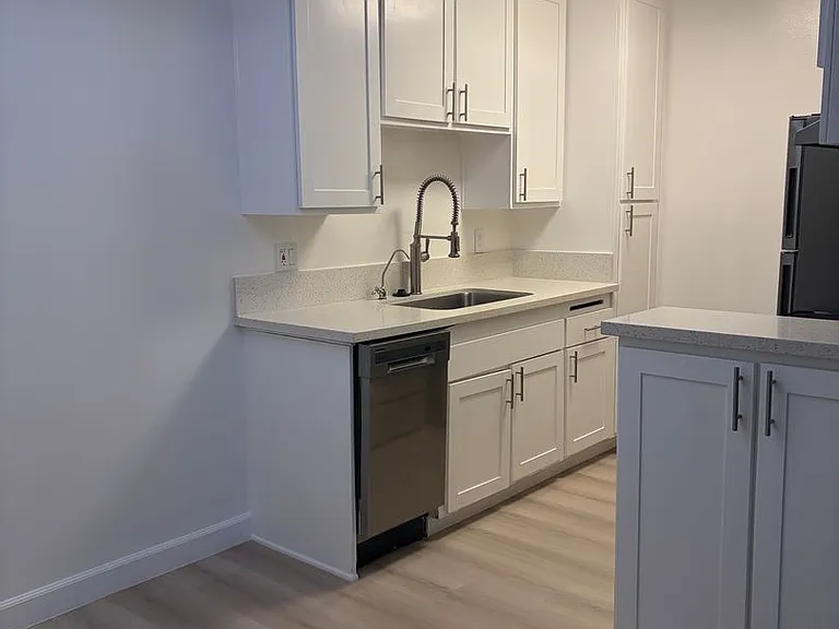 433 Pioneer Dr #2 — Photo 4
