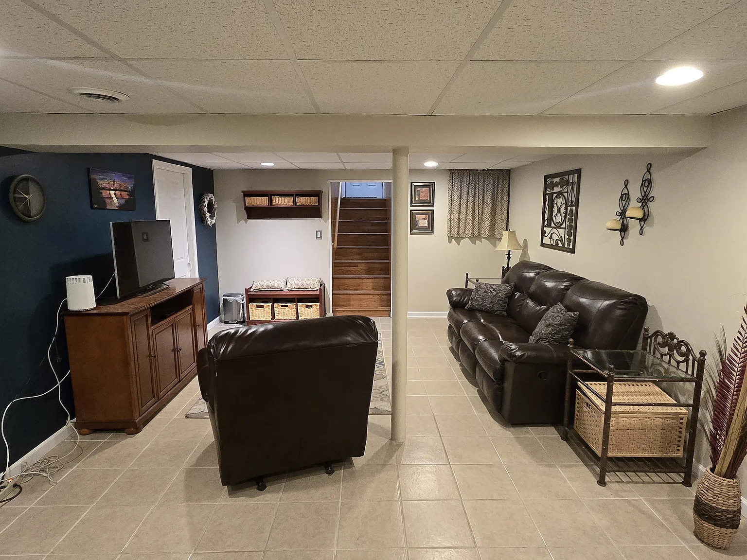 4 bed, 1110 sqft, $1,200 — Photo 2
