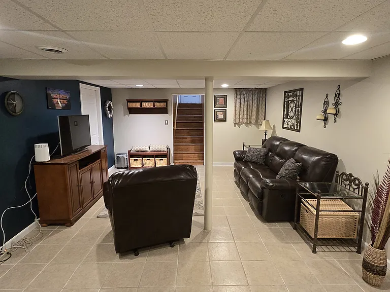 563 Fairmount Rd — Photo 2