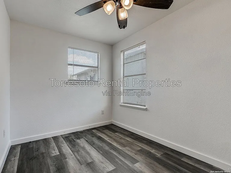 611 Rochambeau St — Photo 19