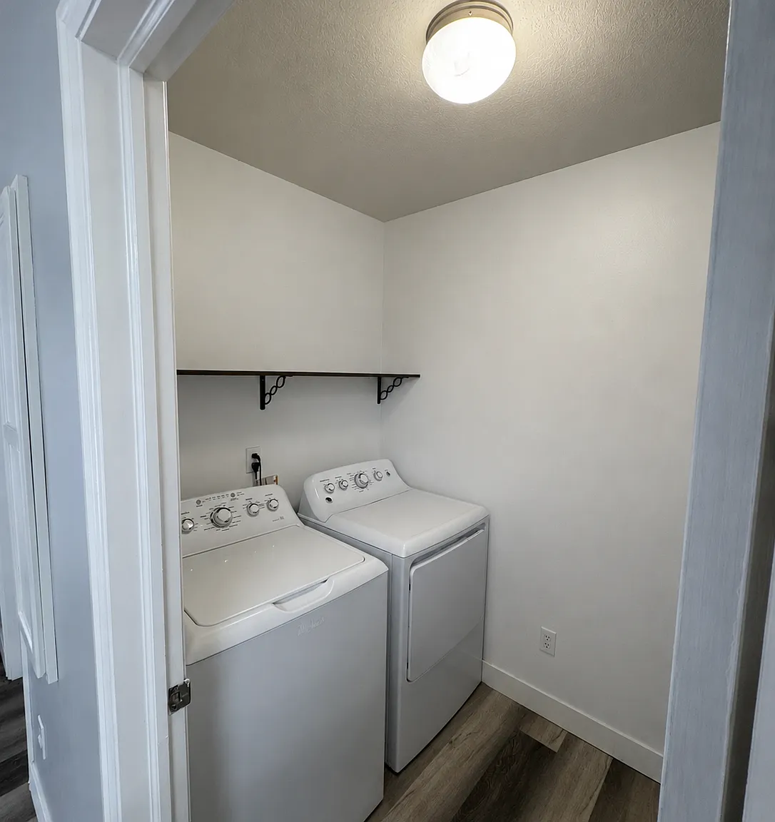2 bed, 1.5 bath, 1271 sqft, $1,828 — Photo 2