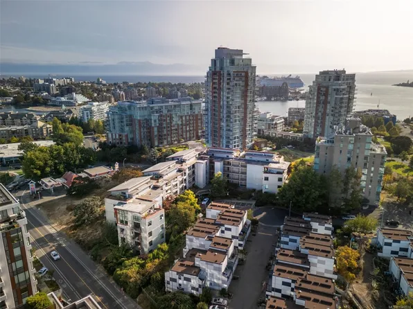 455 Sitkum Rd #212, Victoria, BC V9A 7N9