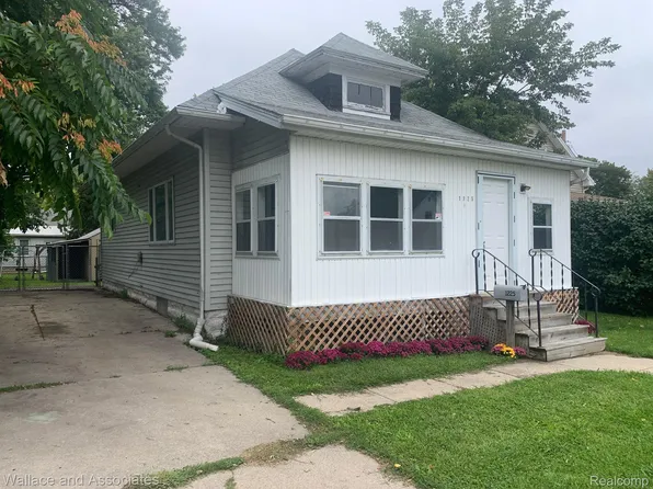 1225 Ward St, Port Huron, MI 48060