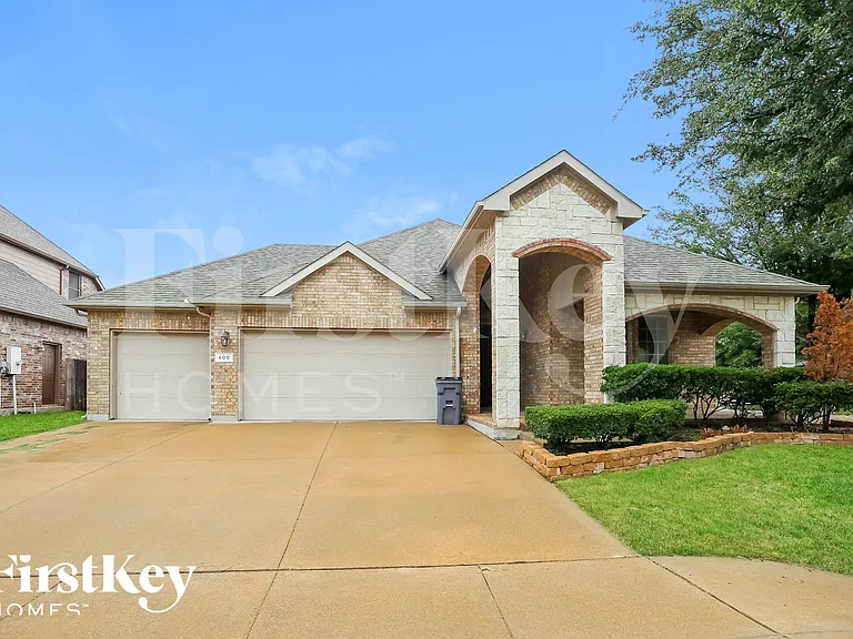 600 W Bend Blvd — Photo 1
