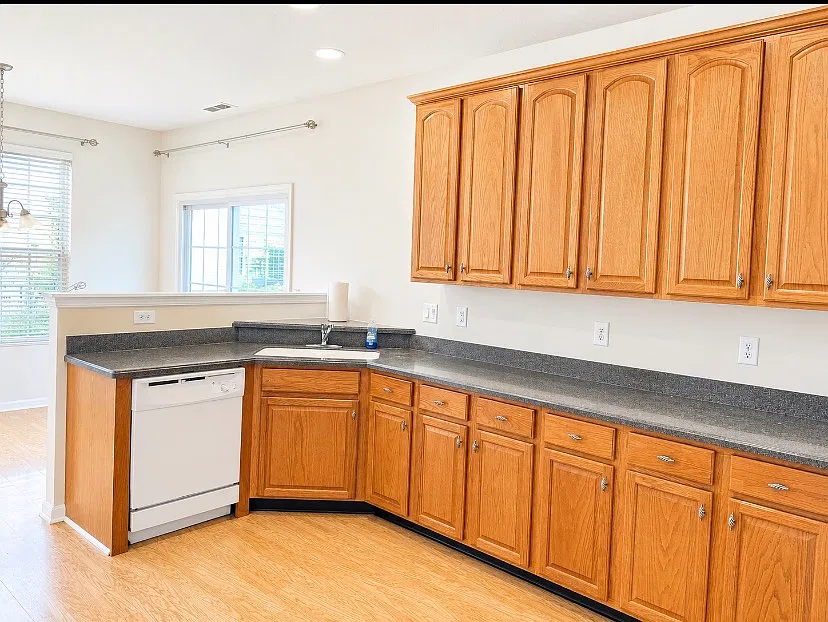 2 bed, 2.5 bath, 1916 sqft, $2,125 — Photo 2