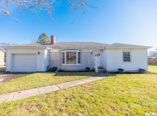 407 S White St, Mackinaw, IL