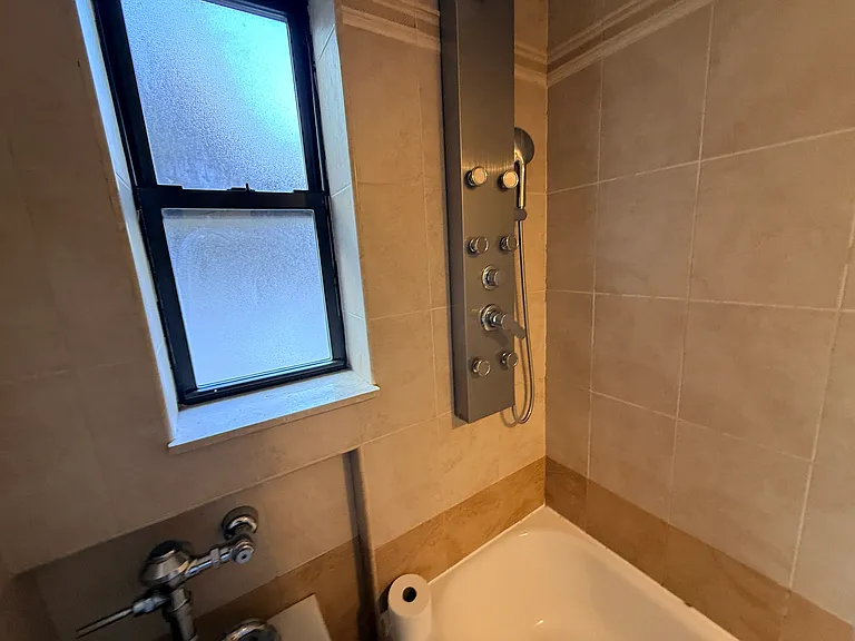 319 E 50th St #4J — Photo 12