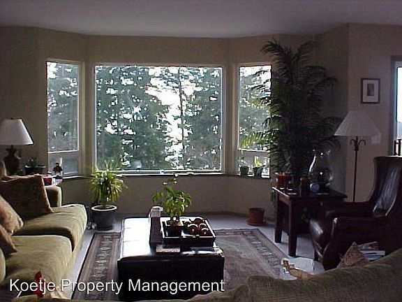 3rd image of 1223 Rosemont Dr