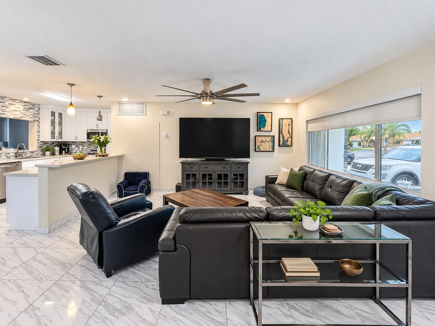 4 bed, 2270 sqft, $5,495 — Photo 4