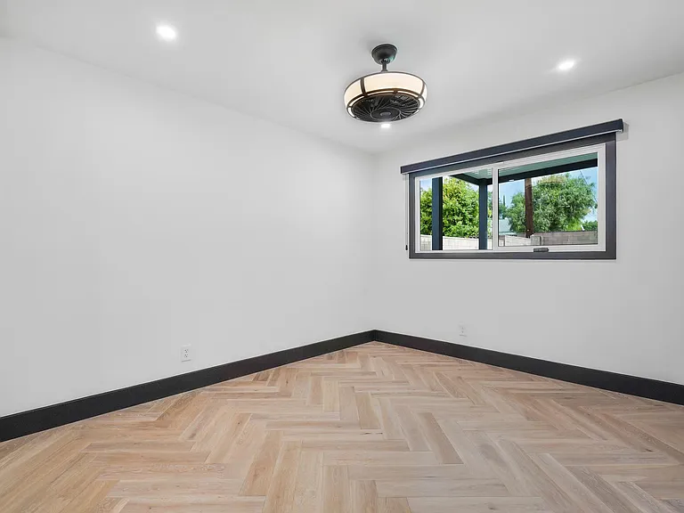 23807 Archwood St — Photo 13