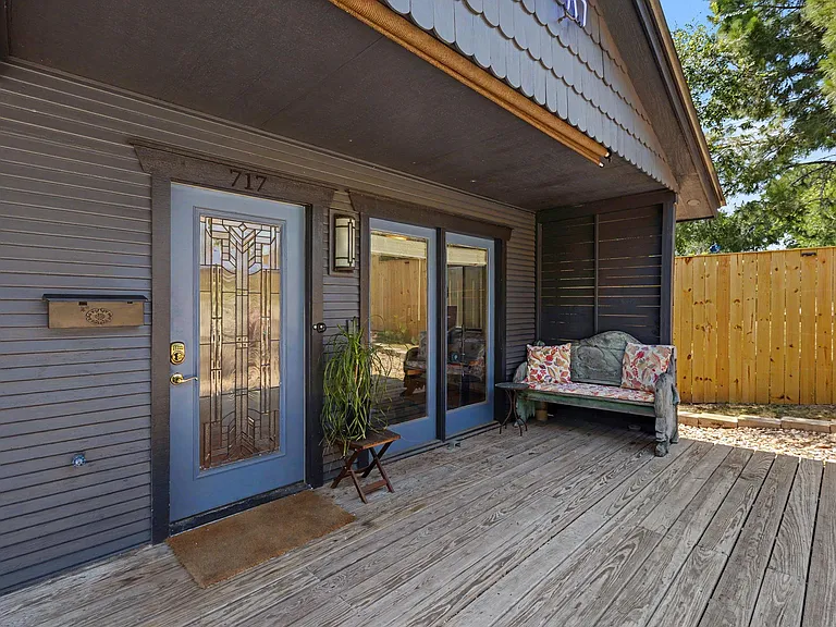 717 Brownlee Cir — Photo 4