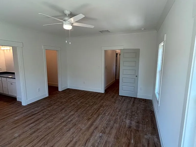 260 Griffeth St — Photo 11