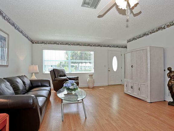 2nd image of 2101 SW Lake Circle Dr