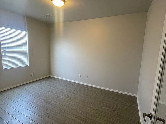 5th image of 4634 Elsinore Ave