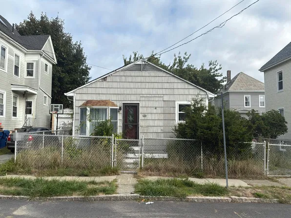 61 Taber St, New Bedford, MA 02740