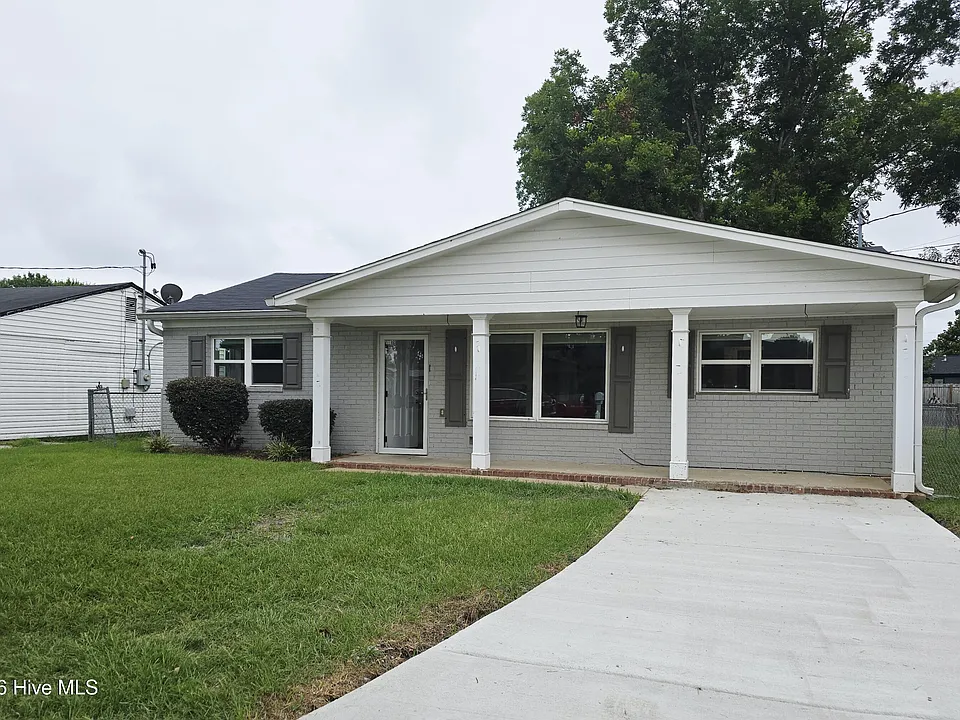 1321 Cherry Ave