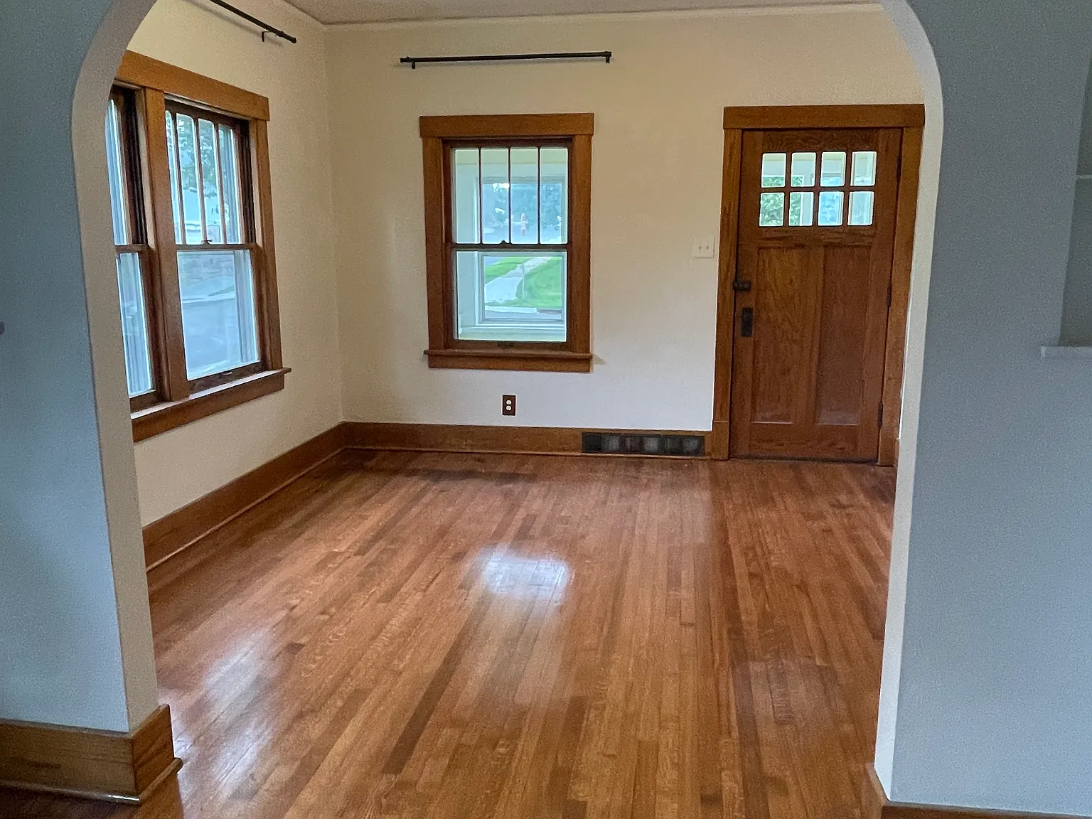 3 bed, 1387 sqft, $2,000 — Photo 2