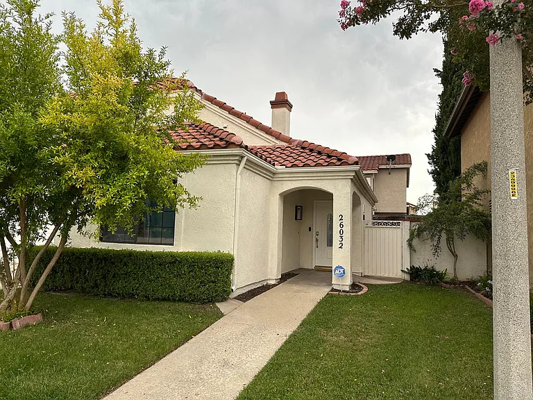 26032 Dundee Dr — Photo 2