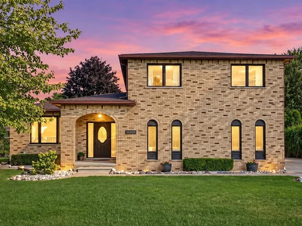 18609 Beatrice St, Clinton Township, MI 48036