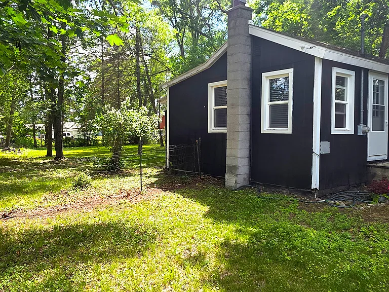 1304 Darwin Ave — Photo 4
