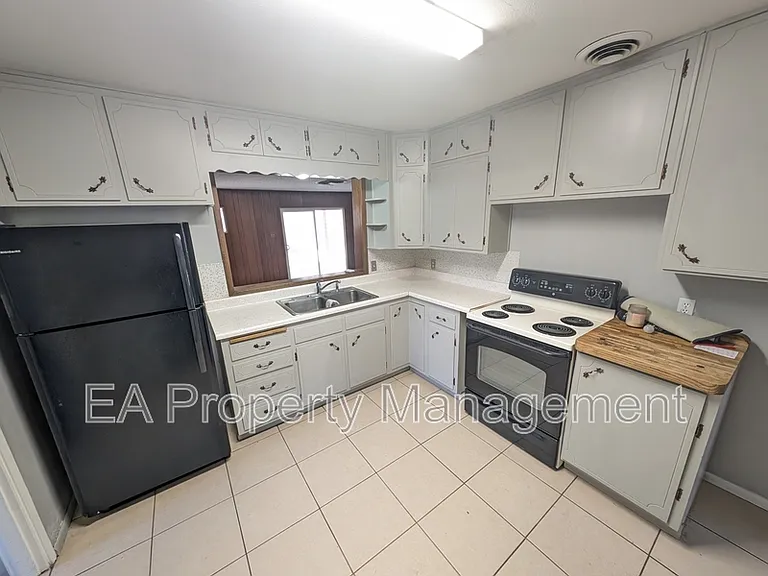 3204 La Veta Dr NE — Photo 5