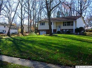 20 Tamarack Dr, Manalapan, NJ 07726