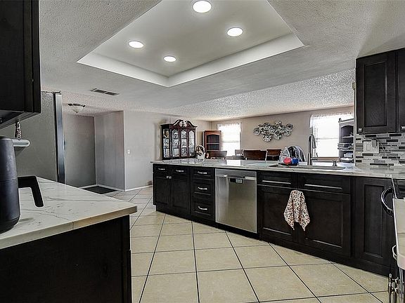 4th image of 3633 Blackhawk Dr