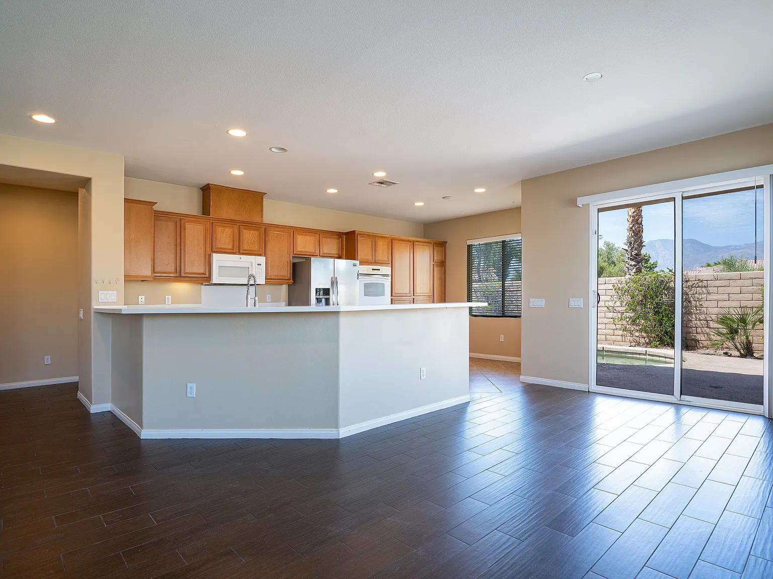 3 bed, 1796 sqft, $3,300 — Photo 4